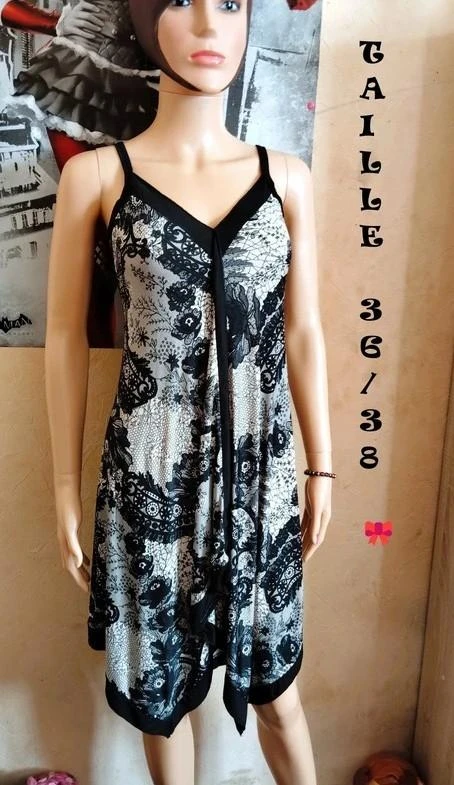 Robe satinée imprimée noir et blanc